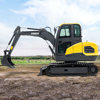 Une mini-excavatrice hydraulique de 1,2 tonne avec une longueur de voie de 1200 mm