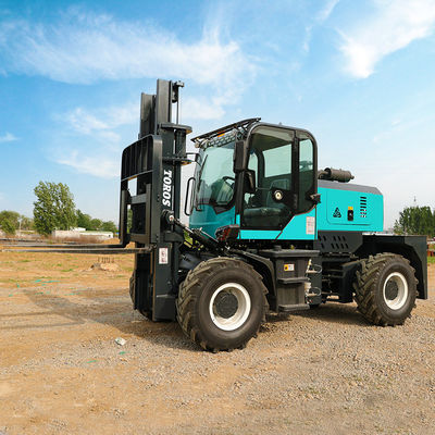 Camion élévateur à quatre roues motrices de 3,5 à 5,0 tonnes